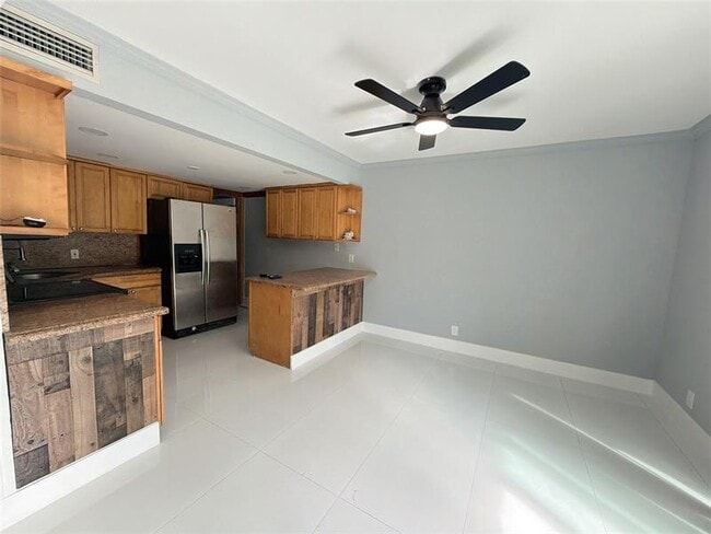 Photo - 320 Sunshine Dr