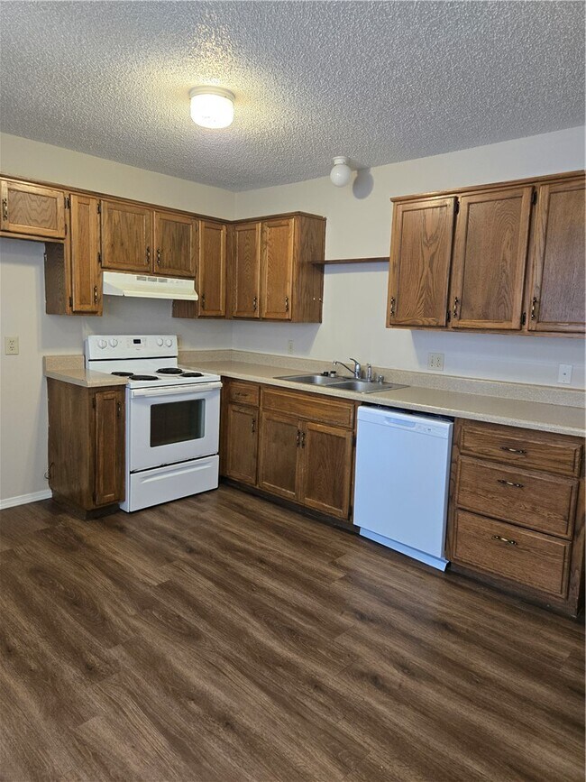 Photo - 211 S Carl St