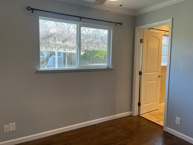 Photo - 1057 6th Ave