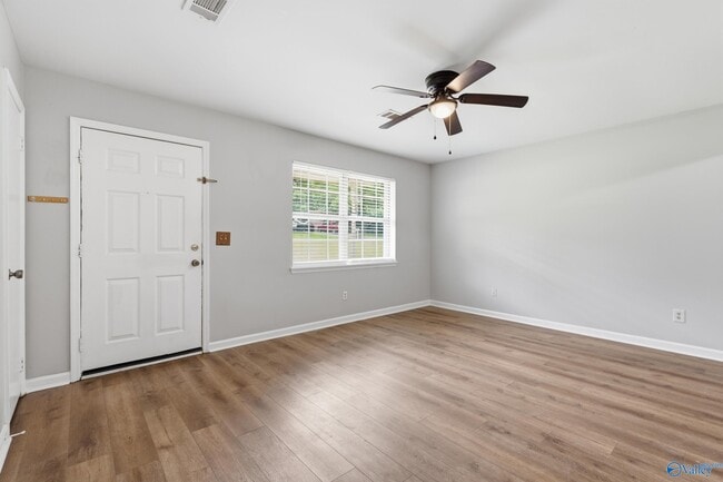 Photo - 102 Greenwood Cir