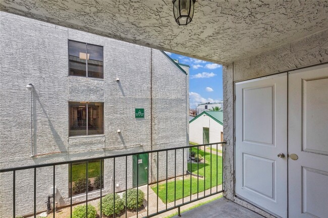 Photo - 2830 S Bartell Dr Unit 23