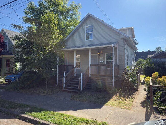 Building Photo - North Irvington Gem!