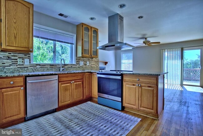 Photo - 1209 Merton Trail