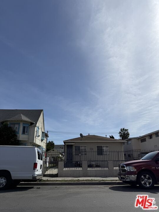 Building Photo - 1230 S Westlake Ave Rental