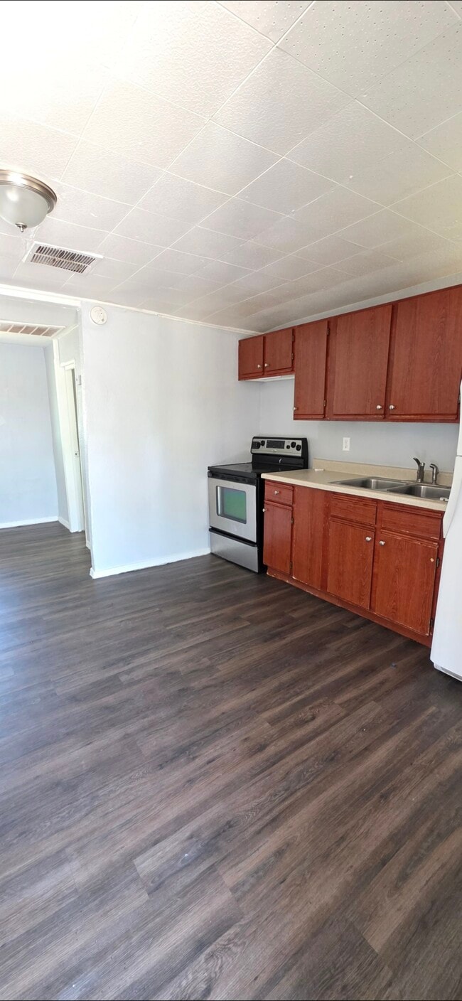 Photo - 2240 E Taylor St Apartments Unit 3