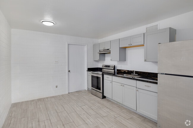 2BR, 1BA - 650SF - Kitchen