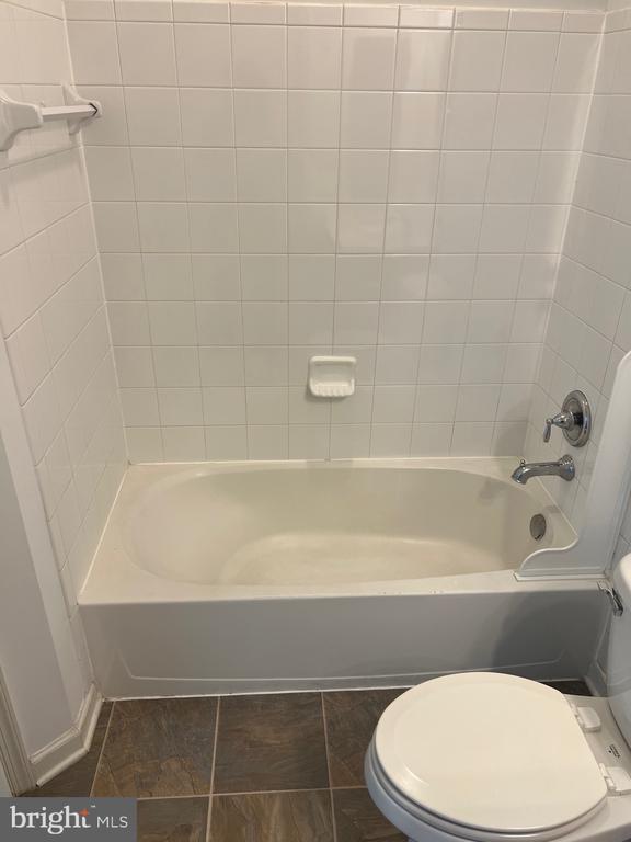 Building Photo - 5301 Wyndholme Cir Unit 304