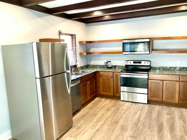 Photo - 736 SE 9th St