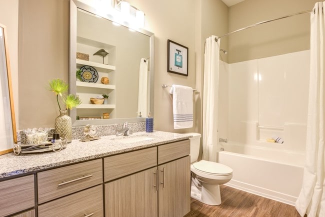 1BR, 1BA - 865 SF
