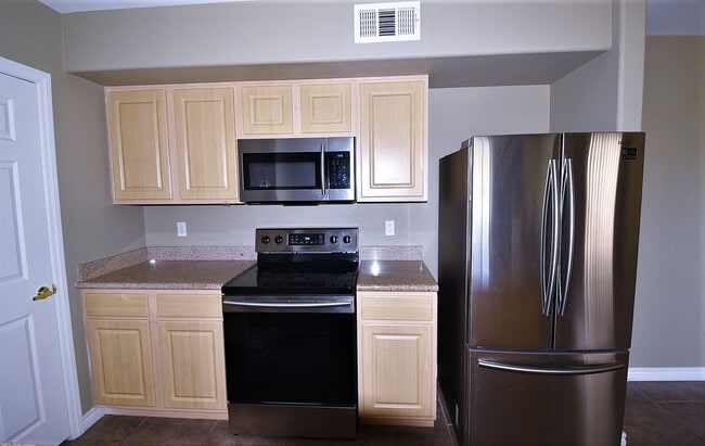 Building Photo - Charming 1 Bedroom Condo close to Durango ... Unit 2191