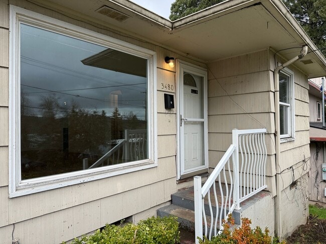 Photo - Updated 2 bedroom 1.5 bath duplex in Eugene!