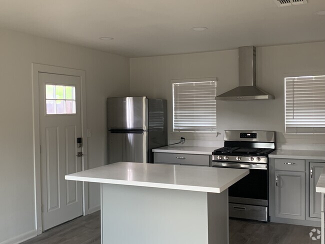 Building Photo - 4411 Lark Rental