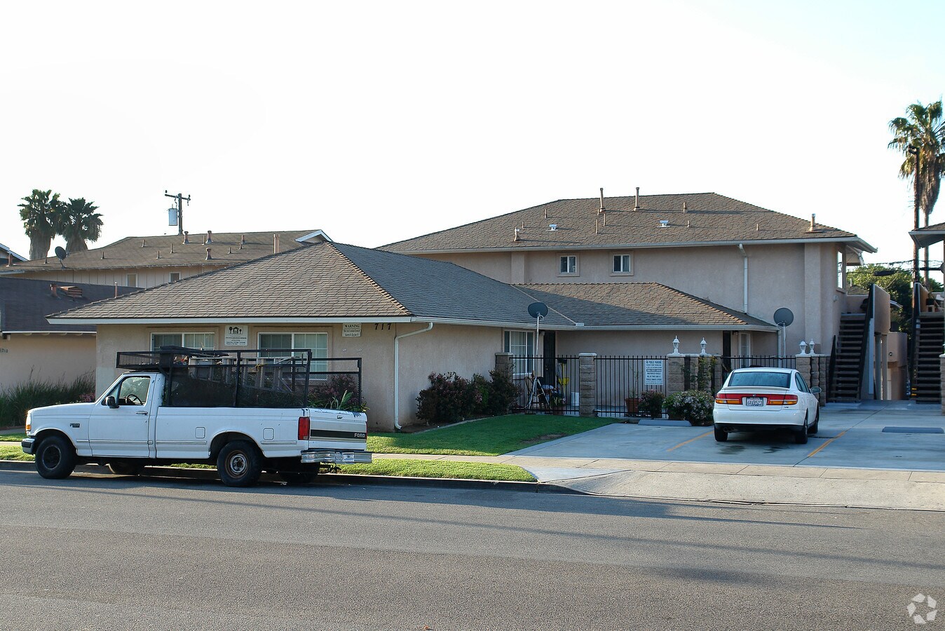 Photo - 717 James St