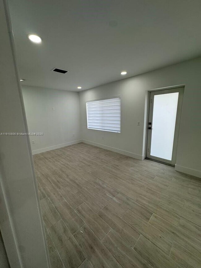 Photo - 1670 SW 11th Ter