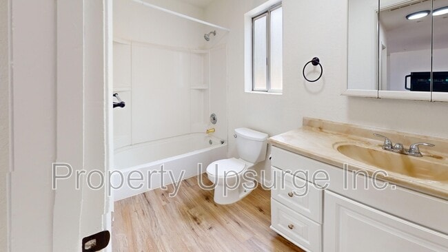 Photo - 2061 Rosamond Ave