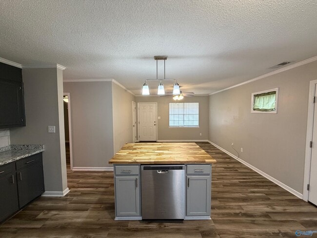 Photo - 1087 Seminary St