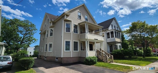 Building Photo - 352 Elm St Unit 3rd fl.
