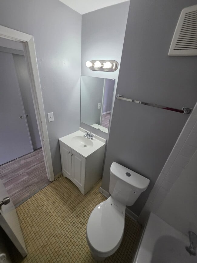 Photo - 1505 N West St Unit 223