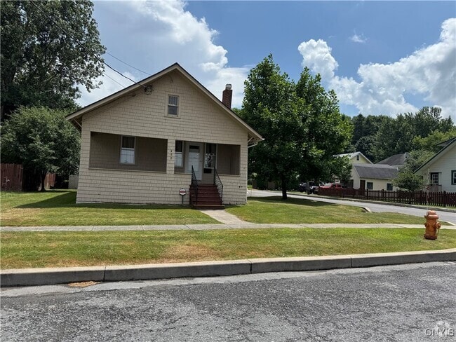 Building Photo - 400 Pawling St Rental