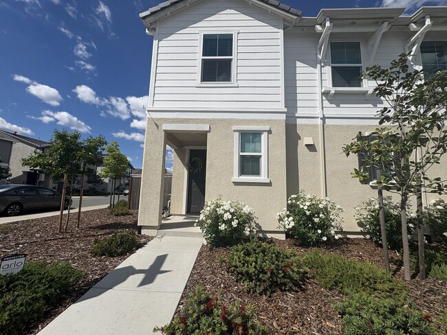 Building Photo - 8213 Ocho Wy