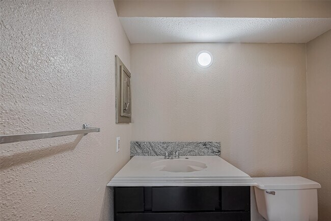 Photo - 4015 Black Locust Dr