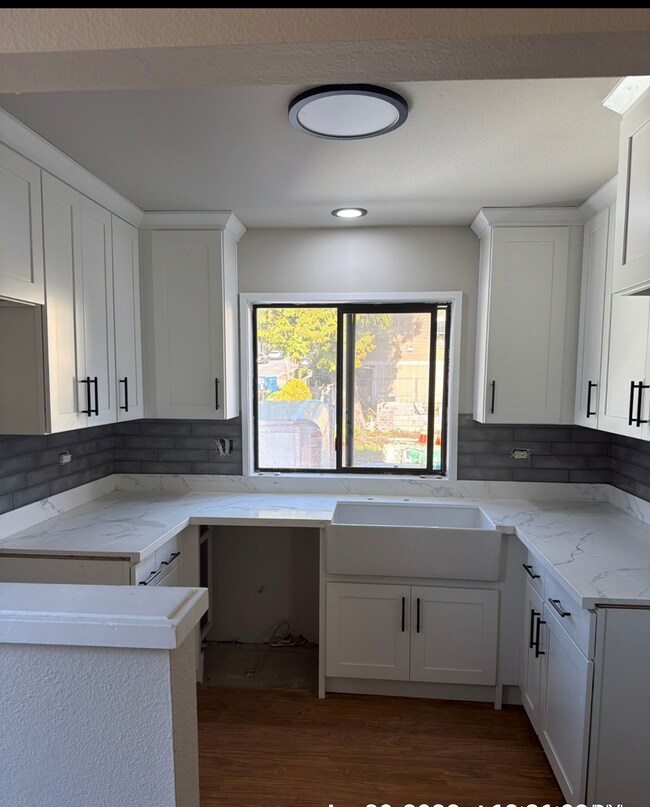 Building Photo - Husky Townhomes Unit 700