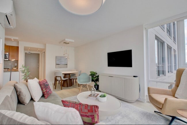 Building Photo - 1408 Strathmore Mews Unit ID1345527P