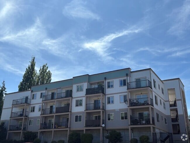 Building Photo - Your Home is Waiting! Unit 04-210