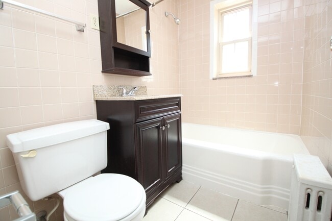 REGENCY COURT APARTMENTS -- 018