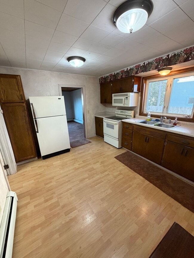 Photo - Available Now 3 Bedroom 1 Bath Home on Park Point