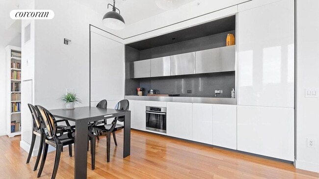 Photo - 15 S William St