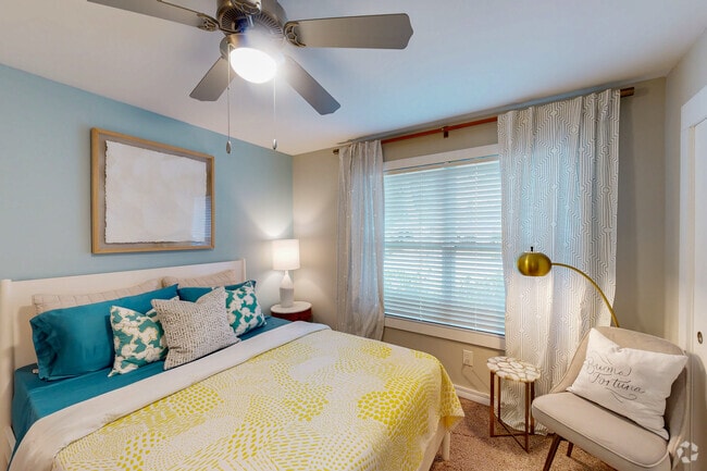 2BR, 2BA - 1,000SF - B1 - Second Bedroom