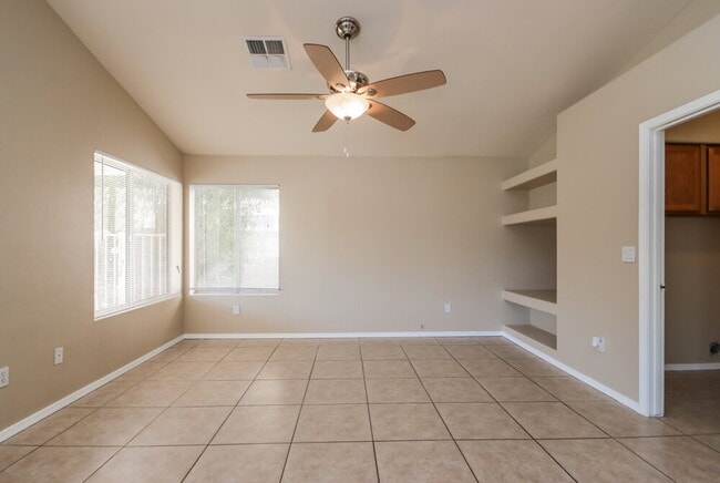 Photo - 969 E Elgin St