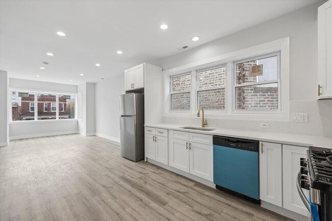 Photo - 4044 W Kamerling Ave Unit 2