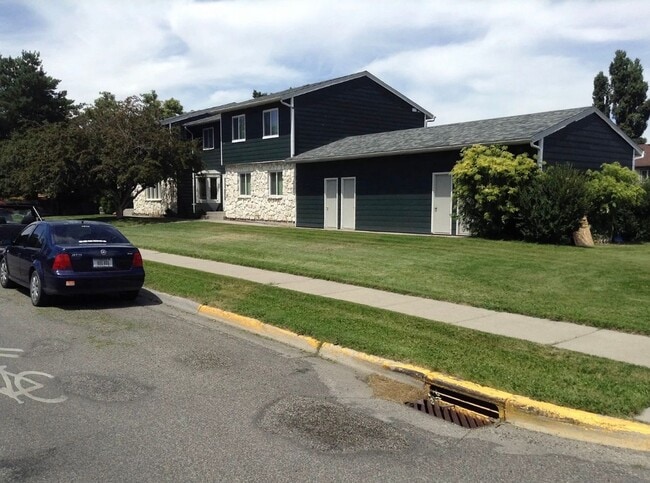 Building Photo - 4 Bedroom Condo near campus Unit MAC1601