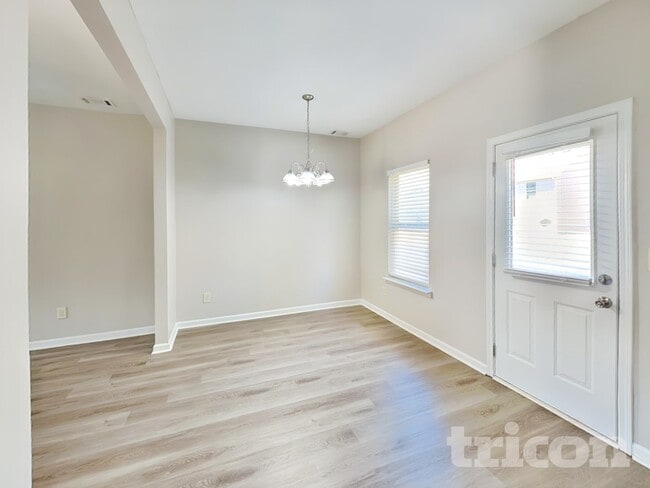 Photo - 17 Carriage Hls Dr SE