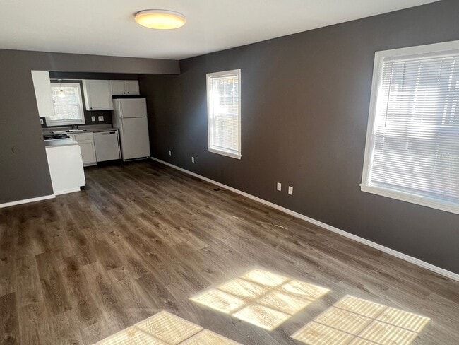 Photo - 3 Bedroom home with Fenced Yard - Availabl...