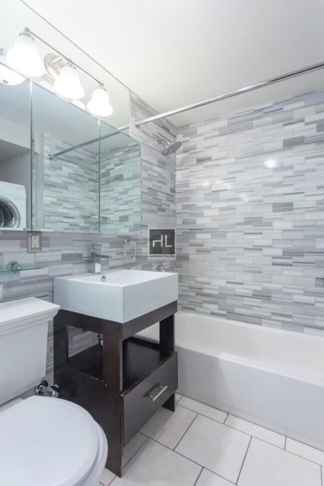 Photo - West 14th Street Unidad 2F