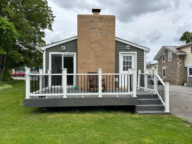 Executive One Bedroom Apartment - 8 Forest Ave Unit Forest  Ave