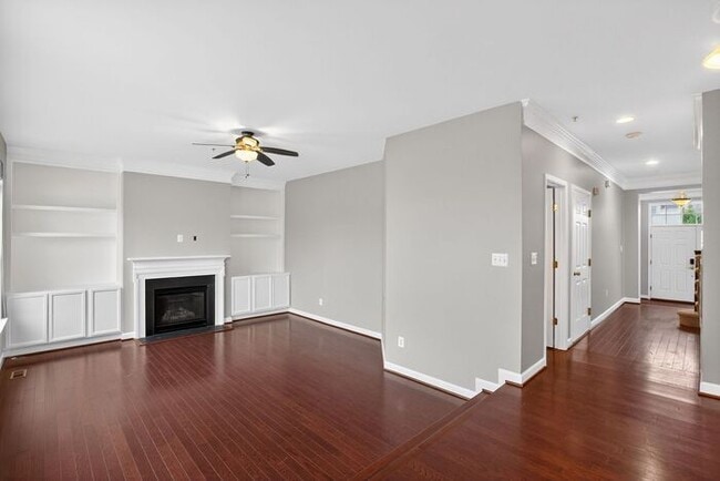 Photo - 2983 Devonfield Ave