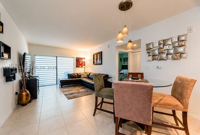 Building Photo - 3530 SW 22nd St Unit 714