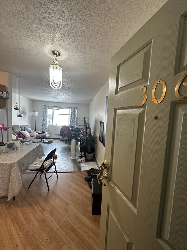 Building Photo - 1516 1st St E