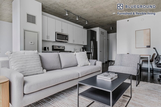 Photo - 215 W Lake St Unidad FL15-ID1175