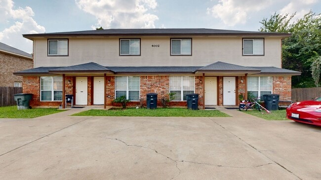 Building Photo - ONLY $995 FOR THIS COZY BEAUTY! Rental