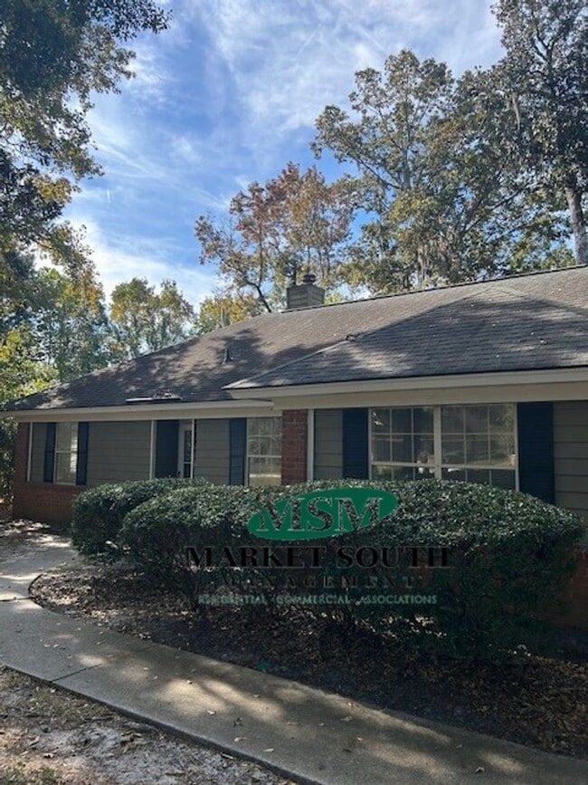 Building Photo - BRANDLEWOOD CUL-DE-SAC OFF GARRARD