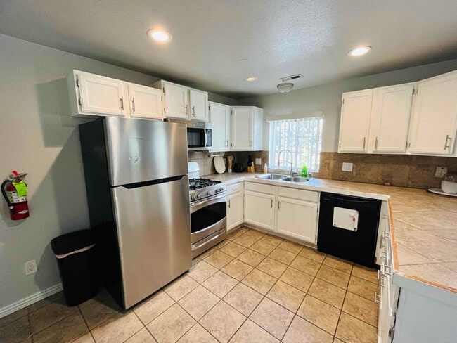 Photo - 546 E Delno Dr