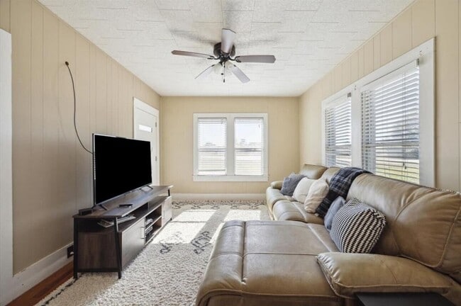 Photo - 1317 Columbus Rd