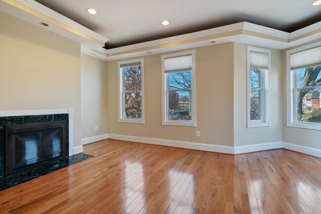 Stunning Sunny 2BR/2BA - 807 G St NE Unit #1