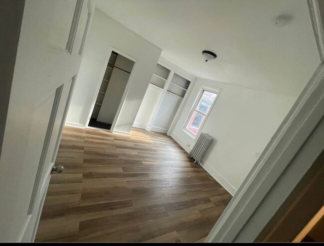 Building Photo - 304 S 6th St Unit 2F