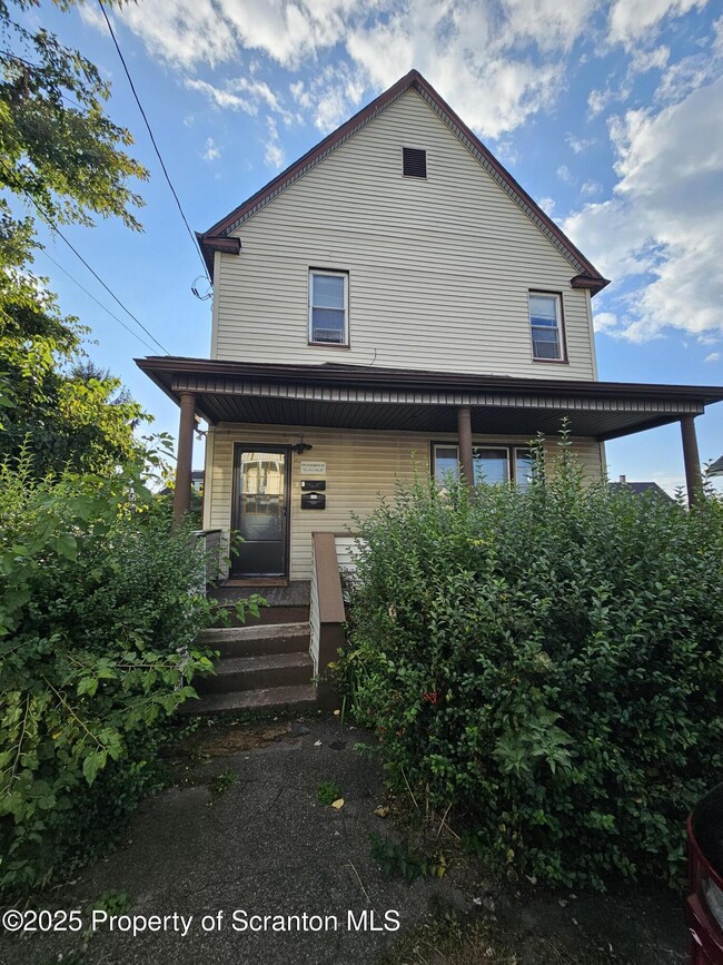 Building Photo - 216 Elizabeth St Rental
